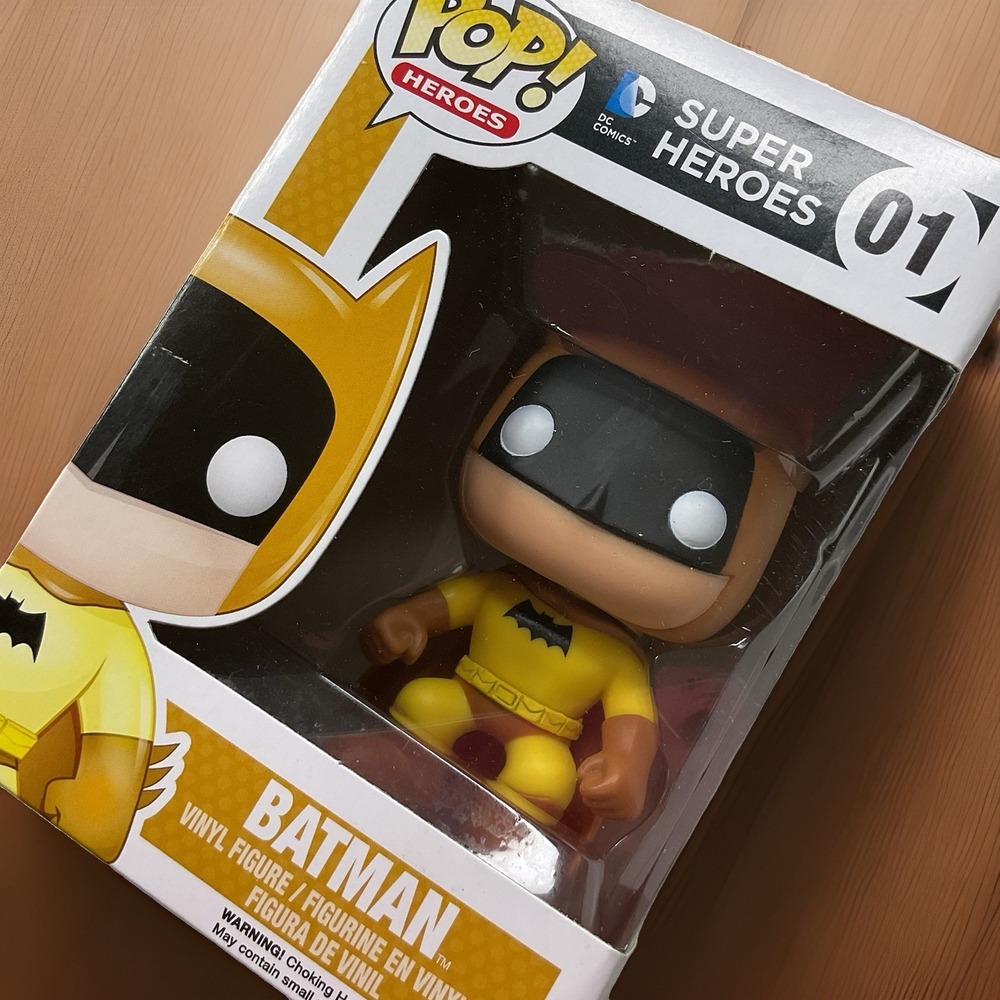 Funko Pop Heroes 01 DC Super Heroes Batman Yellow Entertainment Earth Exclusive